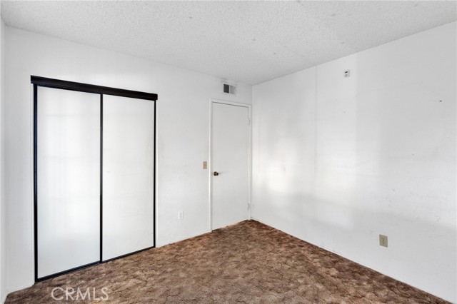 13106 Hollyberry, Victorville CA: https://media.crmls.org/medias/c76fee16-5c7c-4cb9-a260-6e02638e1470.jpg