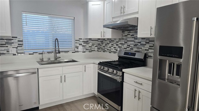 Detail Gallery Image 2 of 11 For 425 W Orangethorpe a,  Fullerton,  CA 92832 - 3 Beds | 2 Baths