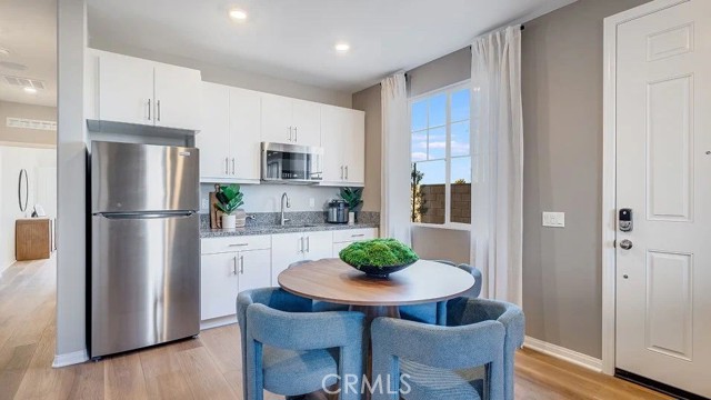 Detail Gallery Image 12 of 26 For 14225 Rollins St, Hesperia,  CA 92345 - 5 Beds | 3/1 Baths