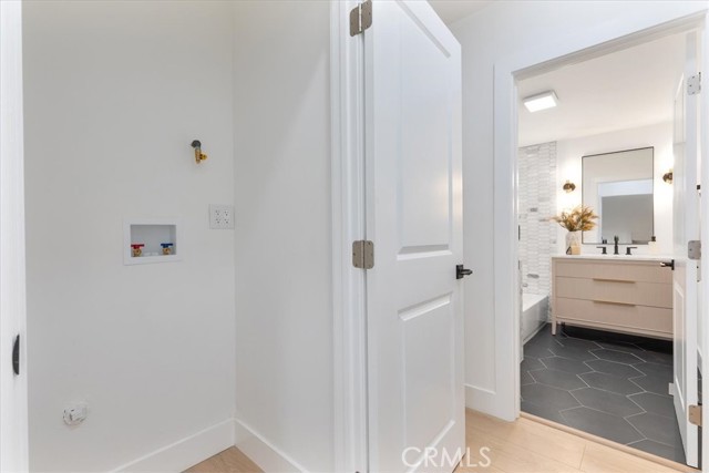 Detail Gallery Image 18 of 29 For 9921 Westwanda Dr, Beverly Hills,  CA 90210 - 2 Beds | 2 Baths