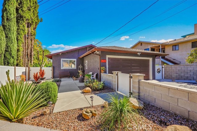 33230 Hollister, Lake Elsinore CA: https://media.crmls.org/medias/c771dcdf-f88c-45e9-8d3e-5eb42fdb3608.jpg