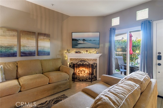 Detail Gallery Image 3 of 30 For 606 Lake St #14,  Huntington Beach,  CA 92648 - 2 Beds | 2 Baths