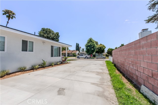 11081 Iris Drive, Garden Grove CA: https://media.crmls.org/medias/c773d268-77b0-438c-ab5c-4e0092f822ea.jpg