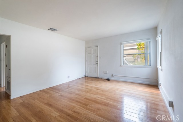 705 E California Avenue, Glendale CA: https://media.crmls.org/medias/c774224f-05eb-4b44-bafc-6c63a7c90256.jpg