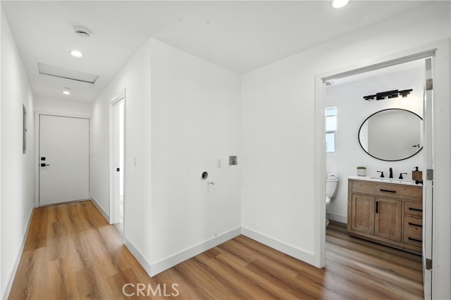 3031 3033 Vineyard Avenue, Los Angeles CA: https://media.crmls.org/medias/c7757a35-1688-4f6f-b8d4-ca0cb951a76d.jpg