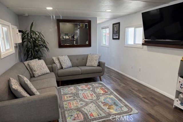 Detail Gallery Image 5 of 19 For 715 W 220th, Torrance,  CA 90502 - 2 Beds | 1 Baths