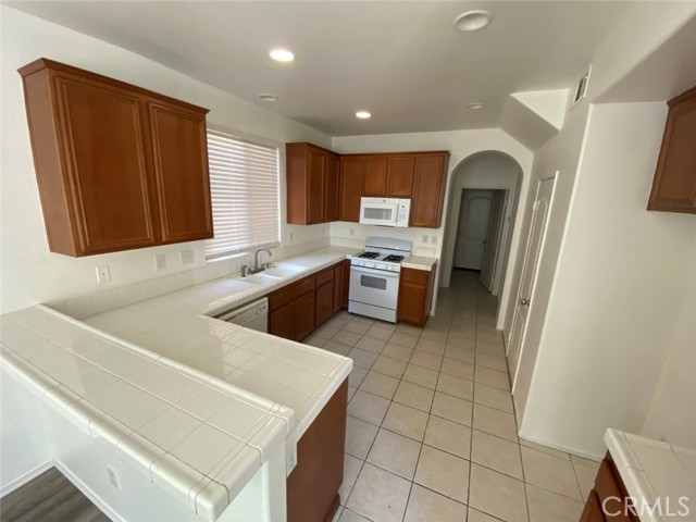 14495 Moon Valley Street, Victorville CA: https://media.crmls.org/medias/c7760cee-dc79-4cc6-b4d5-01240e056cbc.jpg
