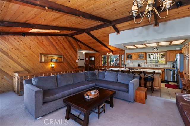 Detail Gallery Image 7 of 46 For 43659 Wolf Rd, Big Bear Lake,  CA 92315 - 4 Beds | 2 Baths