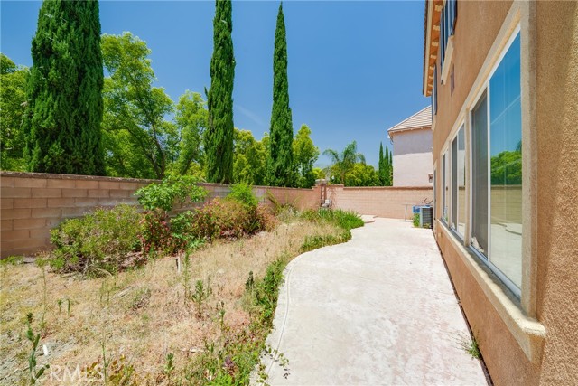 5662 Galasso Avenue, Fontana CA: https://media.crmls.org/medias/c776979d-5439-482b-8e41-30623a51166c.jpg