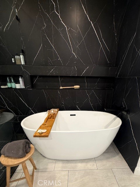 Detail Gallery Image 18 of 32 For 12011 Goshen #104,  Los Angeles,  CA 90049 - 2 Beds | 3 Baths