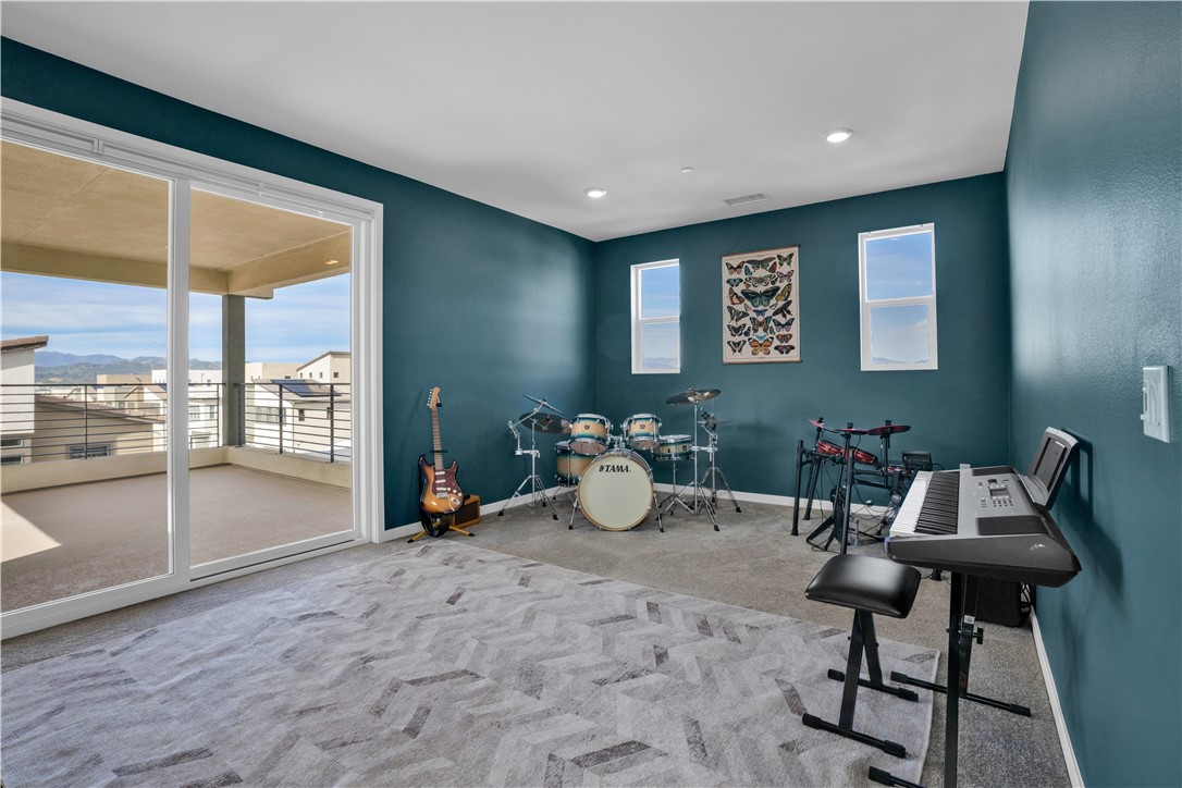 Detail Gallery Image 25 of 38 For 27475 Mercantile Ct, Valencia,  CA 91381 - 4 Beds | 3/1 Baths
