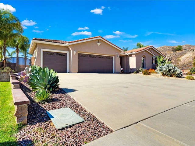 Detail Gallery Image 3 of 59 For 9737 Espada Creek, Moreno Valley,  CA 92557 - 4 Beds | 3 Baths