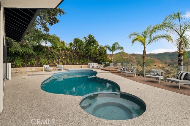 3520 Ridgeford Drive, Westlake Village, California 91361, 4 Bedrooms Bedrooms, ,3 BathroomsBathrooms,Single Family Residence,For Sale,Ridgeford,SR24139347