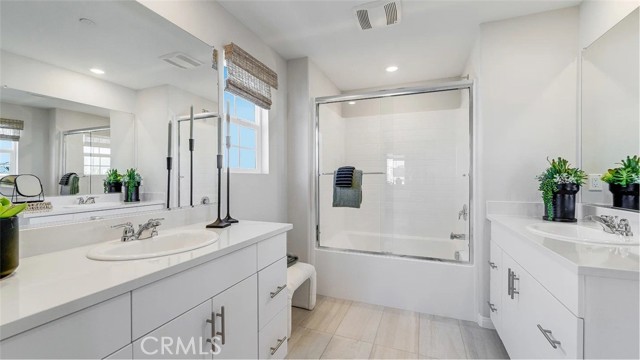 Detail Gallery Image 14 of 20 For 1301 Galaxy Way, Rialto,  CA 92376 - 4 Beds | 3 Baths