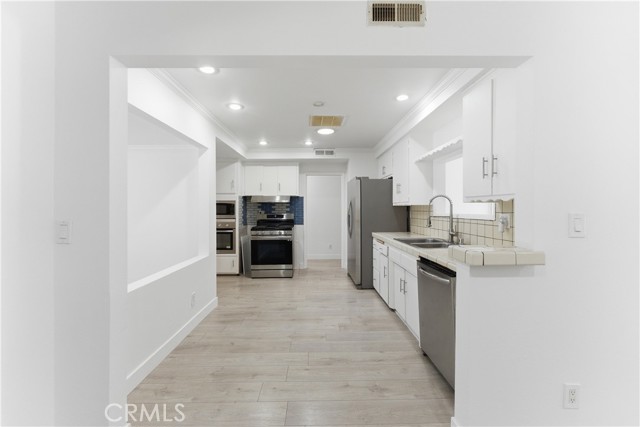 Detail Gallery Image 15 of 39 For 8443 Remmet, Canoga Park,  CA 91304 - 3 Beds | 2 Baths