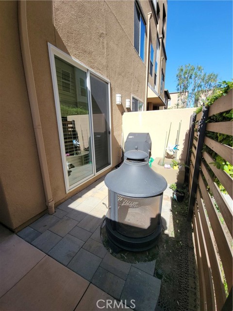 Detail Gallery Image 3 of 26 For 1568 W Artesia Square #E,  Gardena,  CA 90248 - 2 Beds | 2/1 Baths