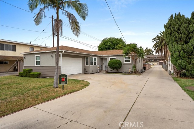 16423 Woodruff Avenue, Bellflower CA: https://media.crmls.org/medias/c77e72ec-8f0f-4104-8081-cefb74c23c7c.jpg