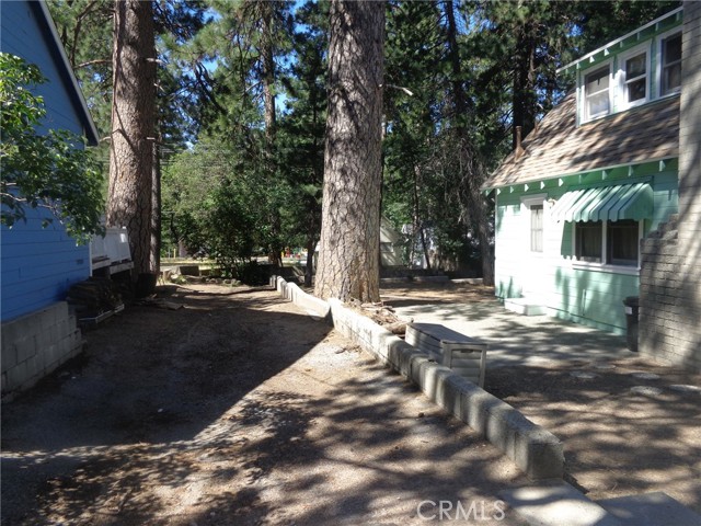 Side area for parking