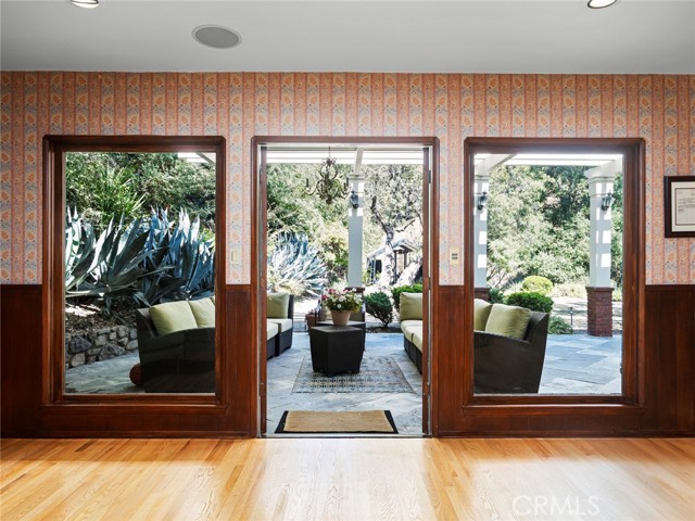 1624 Arboles Drive, Glendale CA: https://media.crmls.org/medias/c77eff6c-40bc-484c-b562-573815b8a398.jpg