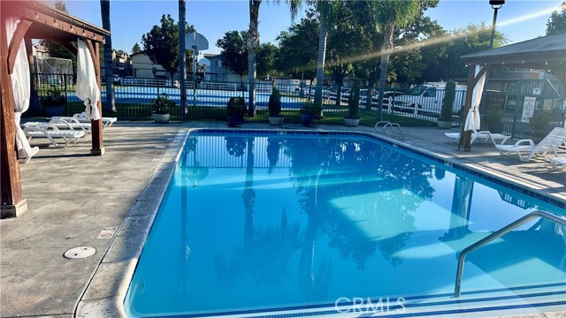 600 Hosking Avenue, Bakersfield CA: https://media.crmls.org/medias/c77fd13e-85e9-45c2-946d-e062eb39b1bd.jpg