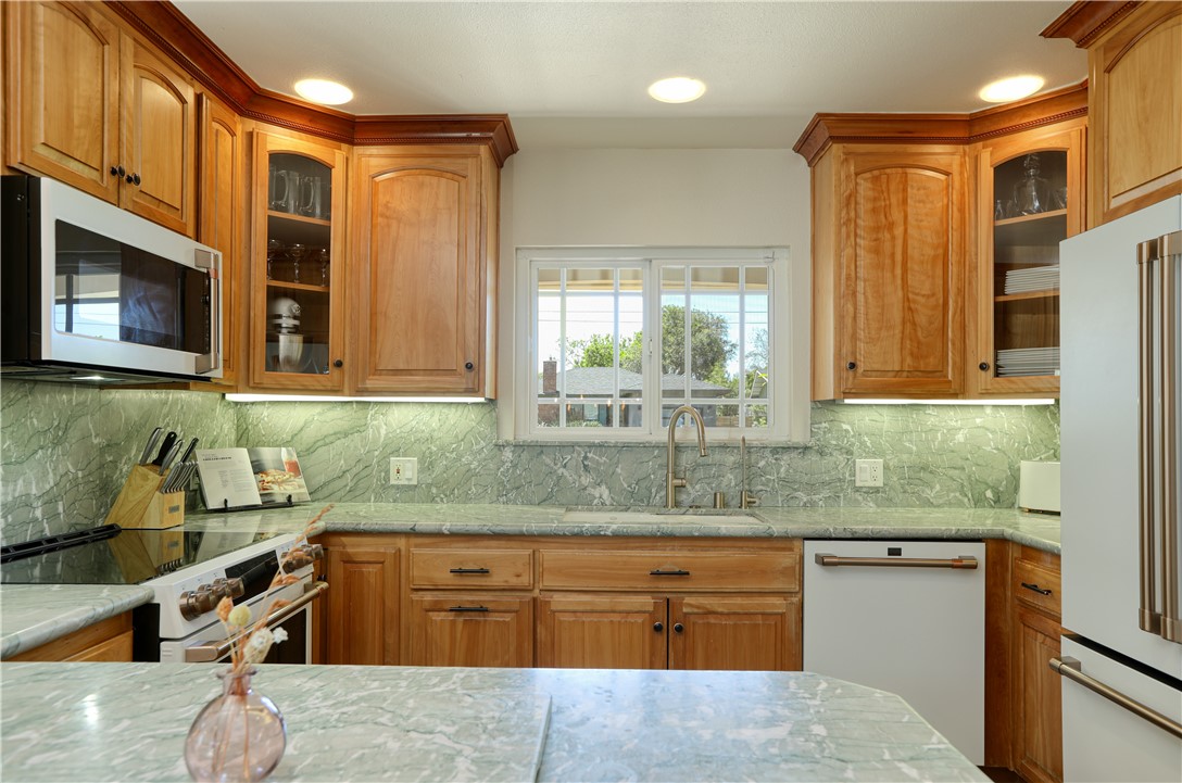Detail Gallery Image 16 of 46 For 612 Eman Ct, Arroyo Grande,  CA 93420 - 3 Beds | 2 Baths