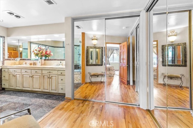 Detail Gallery Image 23 of 33 For 17861 Cathedral Pl, Encino,  CA 91316 - 3 Beds | 3 Baths