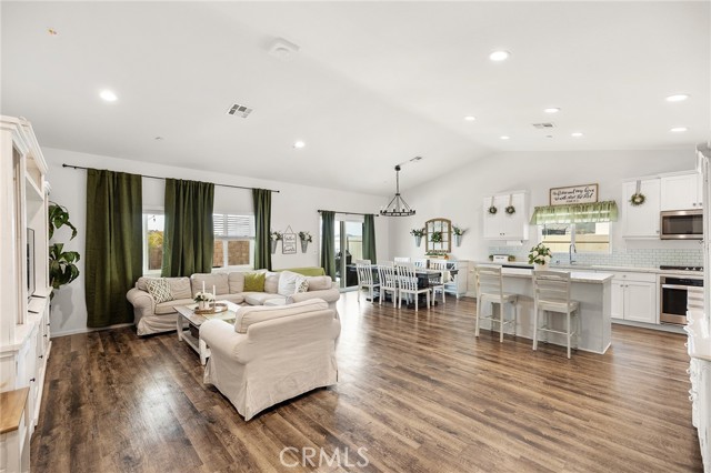 Detail Gallery Image 8 of 50 For 32521 Cumulus, Winchester,  CA 92596 - 5 Beds | 3 Baths