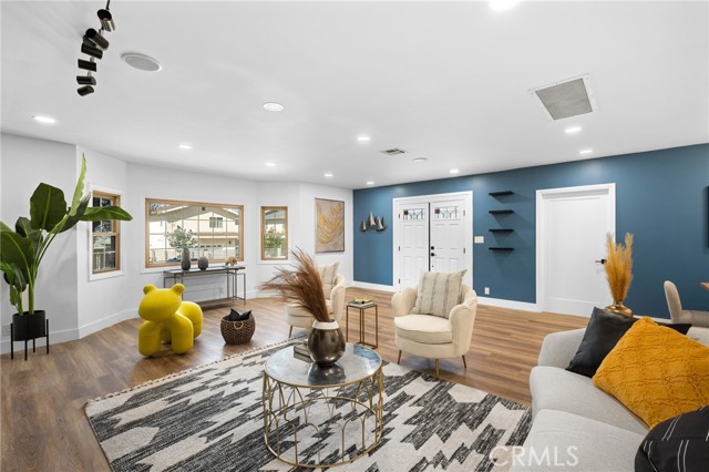 10638 Langmuir Avenue photo 4