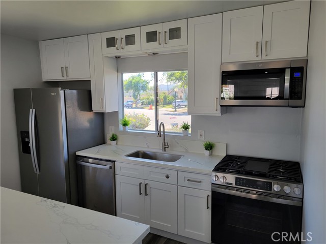 Detail Gallery Image 5 of 14 For 1429 Milton Ave, Alhambra,  CA 91803 - 2 Beds | 2 Baths