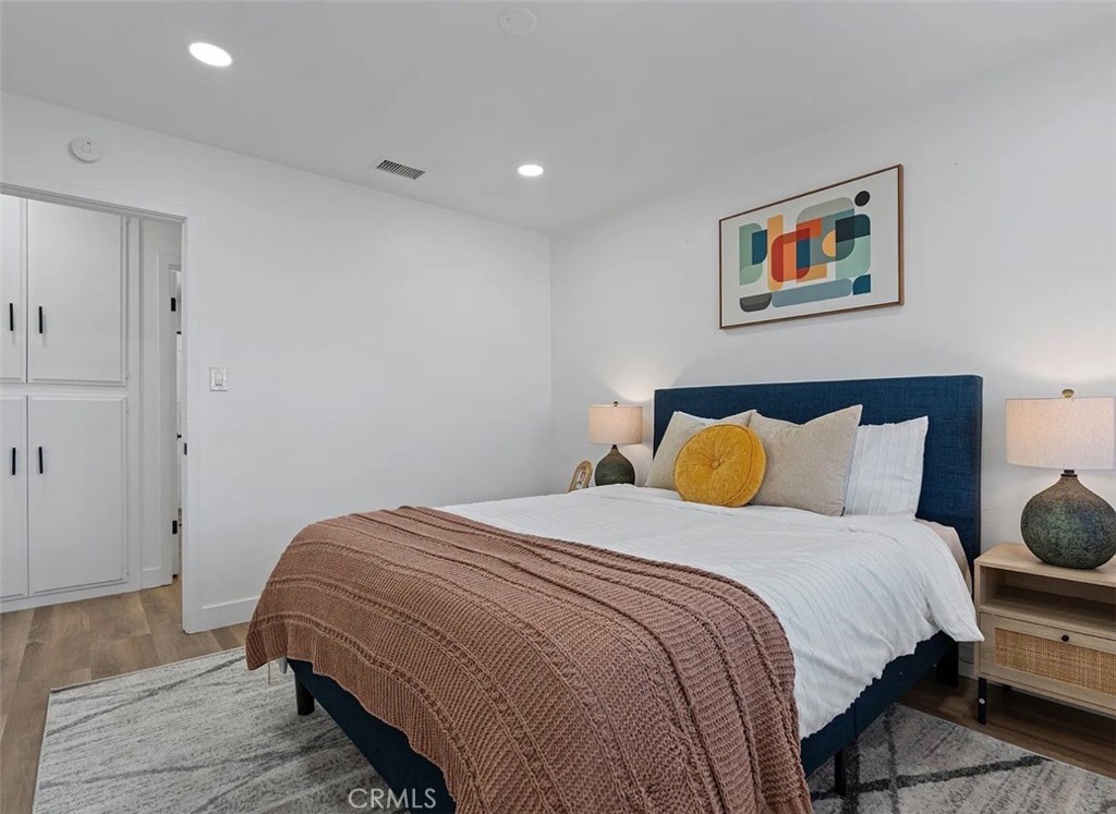 https://media.crmls.org/medias/c7834aa2-e912-45bf-8898-45d85e2f5bdf.jpg?preset=X-Large