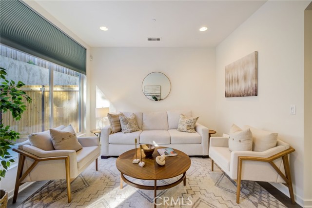 Detail Gallery Image 1 of 1 For 2924 Rowena Ave #9,  Los Angeles,  CA 90039 - 2 Beds | 2 Baths