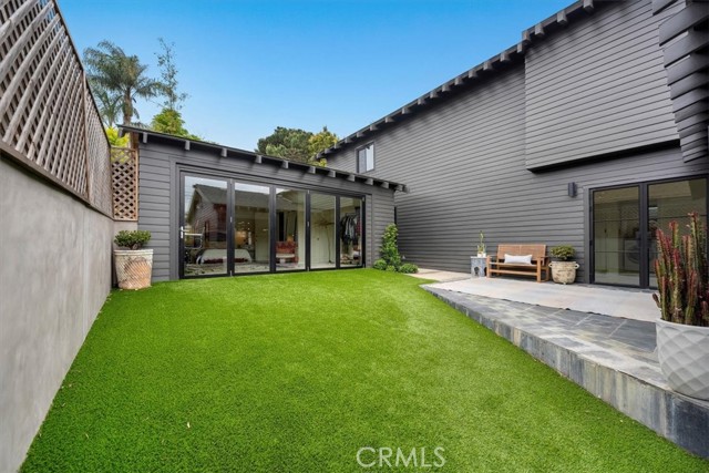 1012 10th Street, Manhattan Beach CA: https://media.crmls.org/medias/c784a0d6-4aac-49ad-8518-71b98bd7f187.jpg