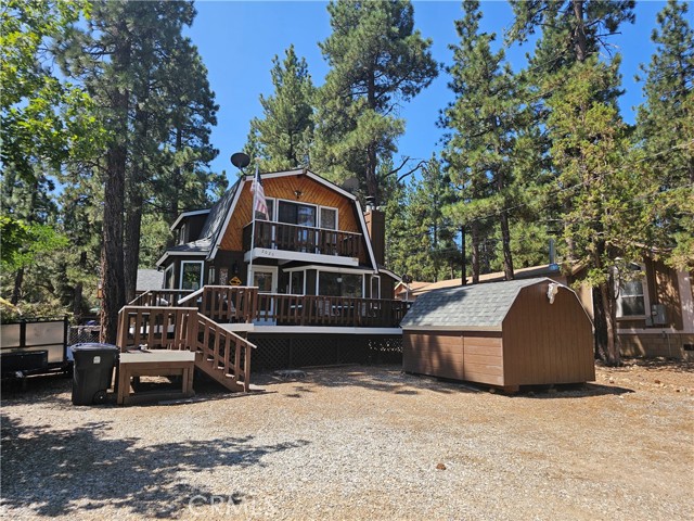 Detail Gallery Image 3 of 36 For 2020 Mahogany Ln, Big Bear City,  CA 92314 - 3 Beds | 2 Baths