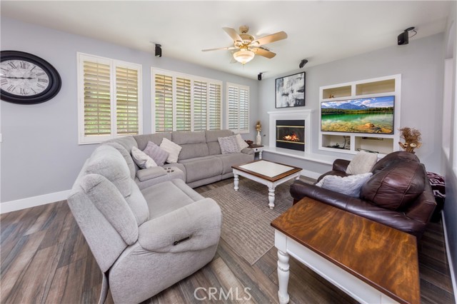 Detail Gallery Image 8 of 35 For 19659 Lanview Lane, Saugus,  CA 91350 - 4 Beds | 3 Baths