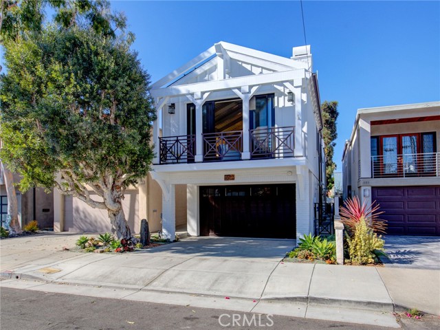 557 3rd St, Hermosa Beach, California 90254, 4 Bedrooms Bedrooms, ,3 BathroomsBathrooms,Residential,Sold,3rd St,SB22066433