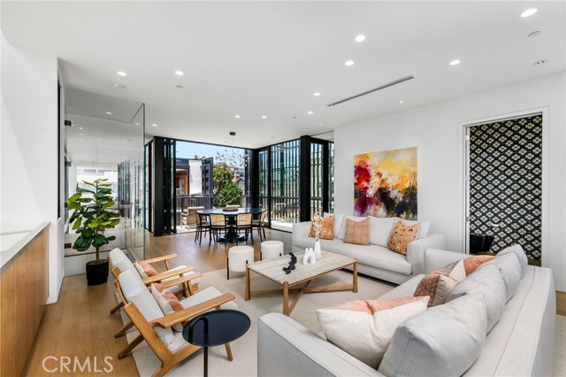 2821 Alma Avenue, Manhattan Beach CA: https://media.crmls.org/medias/c78650de-d9dd-4339-bbd9-b3b63fd89b3f.jpg
