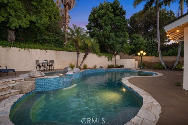 25572 Orchard Rim Ln, Lake Forest CA: https://media.crmls.org/medias/c7872333-ce72-4ab4-8a7e-4a7878cbc1d9.jpg