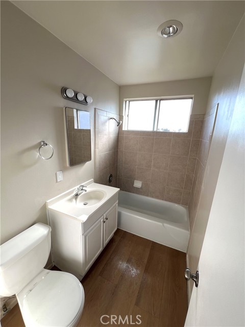 1004 E 5th Street, Long Beach CA: https://media.crmls.org/medias/c787926c-6833-4a09-8710-7967ace4d4c9.jpg