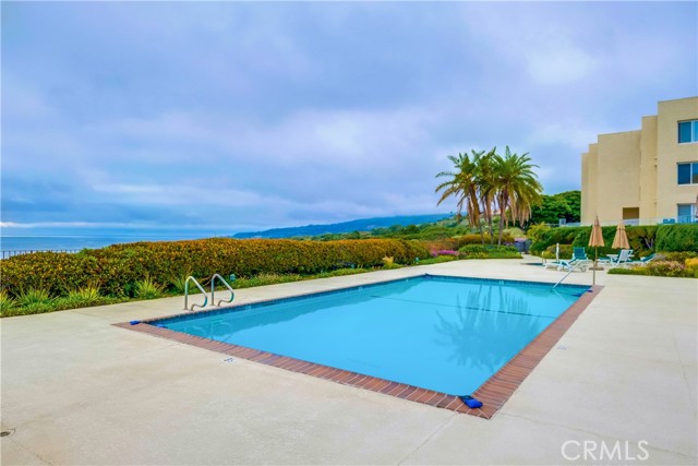 3200 La Rotonda Drive, Rancho Palos Verdes CA: https://media.crmls.org/medias/c78845ba-3f9d-4d34-ab67-b259aec20ae4.jpg