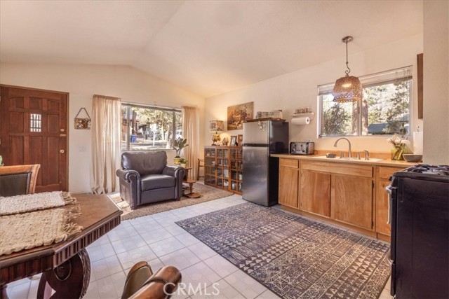 Detail Gallery Image 8 of 31 For 417 Spruce, Sugarloaf,  CA 92386 - 2 Beds | 2 Baths