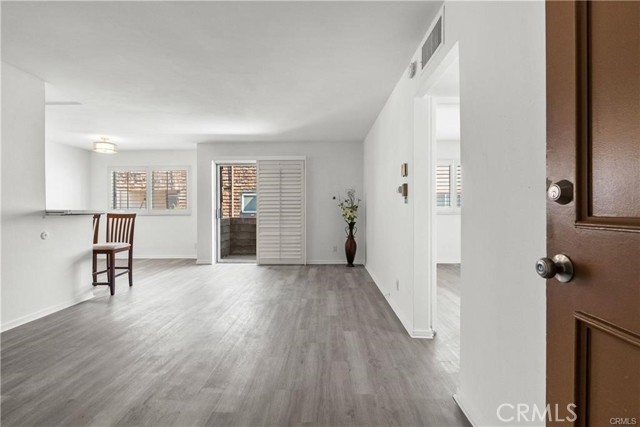 Image 24 of 28 For 5349 Newcastle Avenue 18
