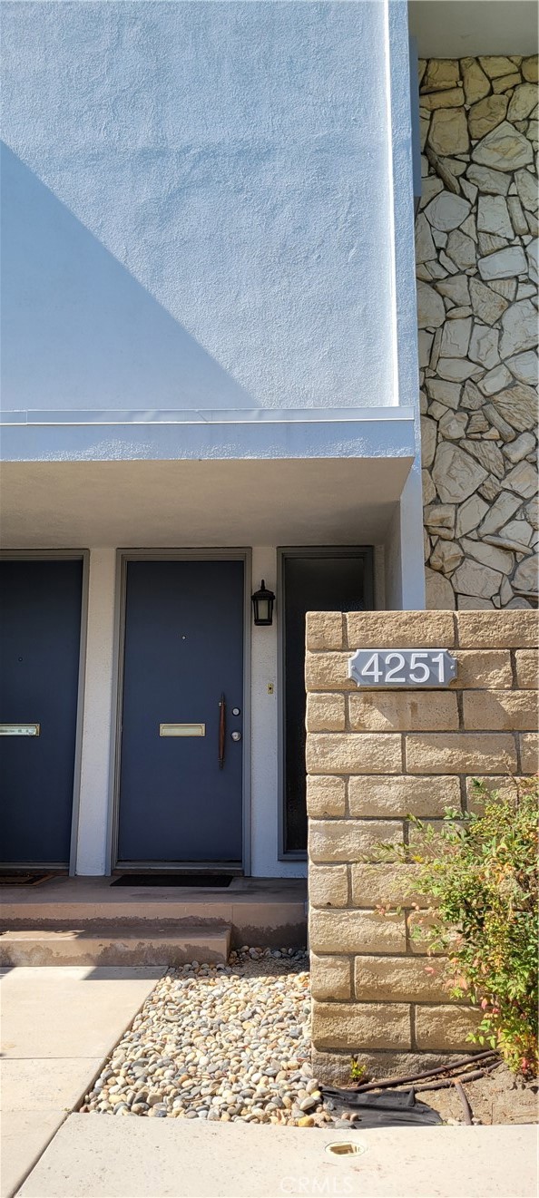 4251 W Sarah Street, Burbank CA: https://media.crmls.org/medias/c789656a-844a-4d20-be31-61b5582efa96.jpg