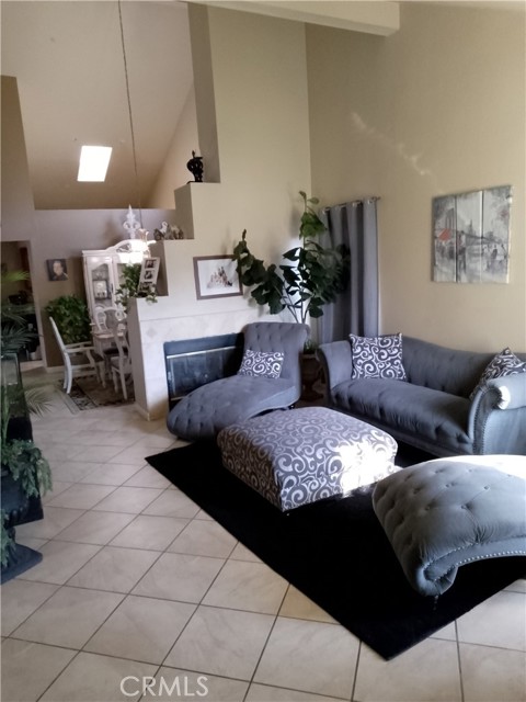Detail Gallery Image 3 of 35 For 11439 Privet Ct, Fontana,  CA 92337 - 5 Beds | 3/1 Baths