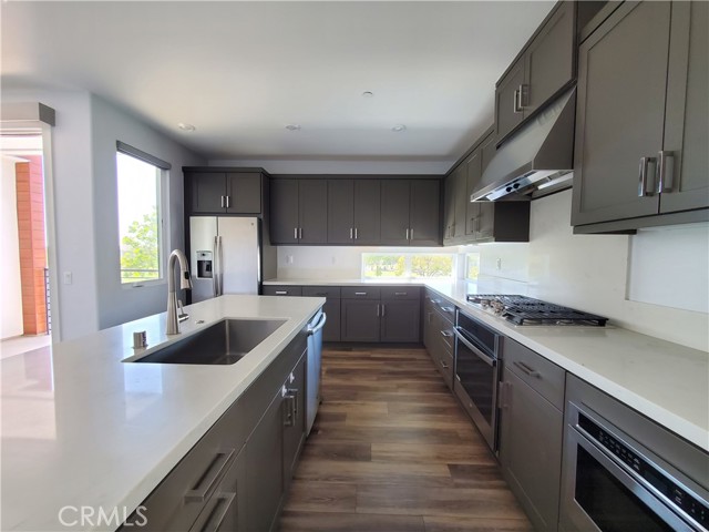 Detail Gallery Image 8 of 20 For 430 Transport, Tustin,  CA 92782 - 4 Beds | 3/1 Baths