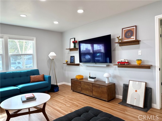 Detail Gallery Image 9 of 25 For 115 W Valencia Ave #B,  Anaheim,  CA 92805 - 2 Beds | 1 Baths