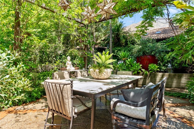 302 W Carter Avenue, Sierra Madre CA: https://media.crmls.org/medias/c78b2abc-b092-483f-8a21-2804d4e3cd49.jpg