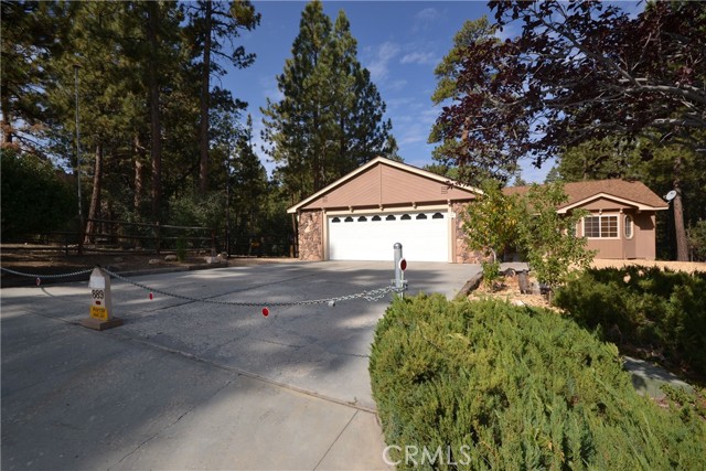 889 Mcalister Road, Big Bear CA: https://media.crmls.org/medias/c78b2d7c-68f3-437f-962c-9d14761a2390.jpg