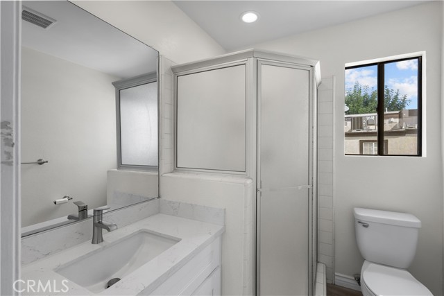 Detail Gallery Image 13 of 20 For 7650 Topanga Canyon Bld #5,  Canoga Park,  CA 91304 - 2 Beds | 3 Baths