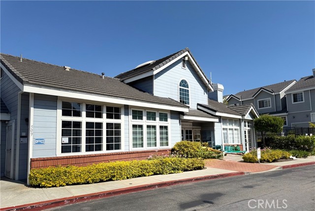 Detail Gallery Image 4 of 9 For 2800 Plaza Del Amo #28,  Torrance,  CA 90503 - 3 Beds | 3 Baths