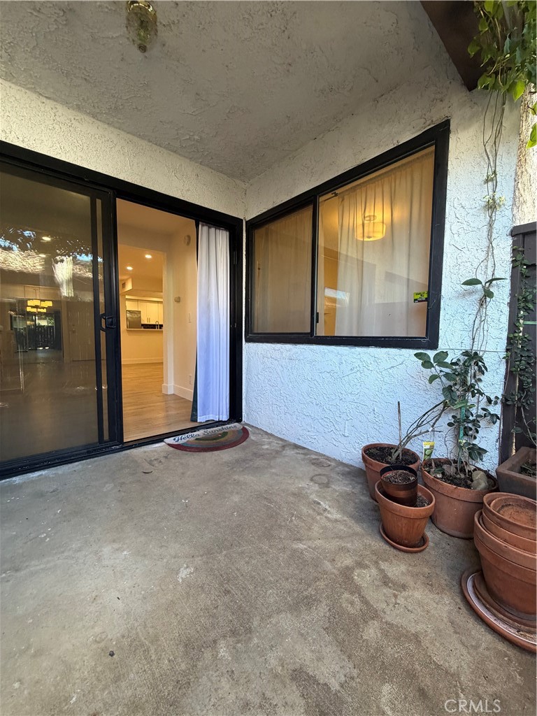 https://media.crmls.org/medias/c78c96a3-ed10-4b99-9932-902f184c807d.jpg?preset=X-Large